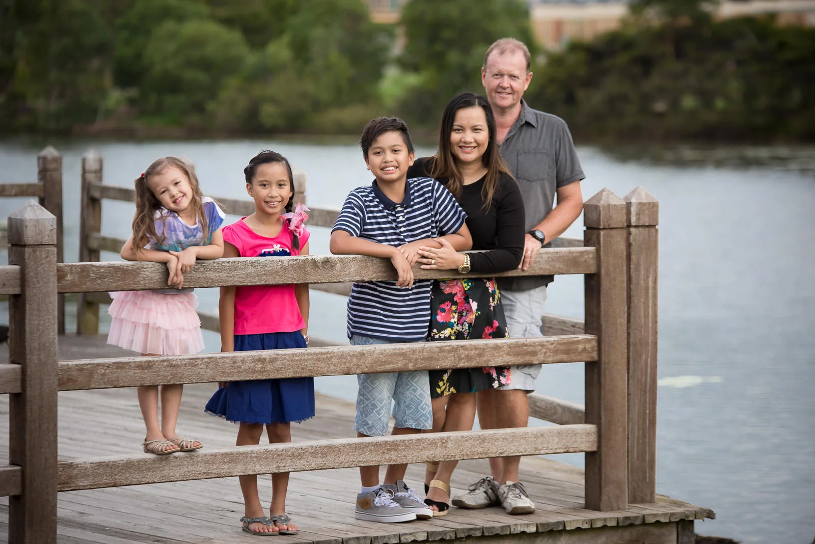 Outdoor family portrait on Lake Eden at North Lakes