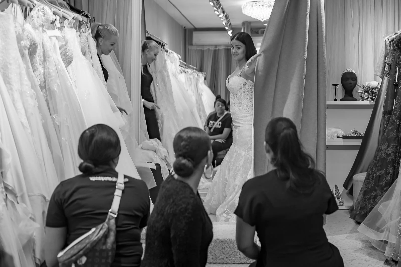 GiselleDressRevealLANYCPDCOM00022.jpg
