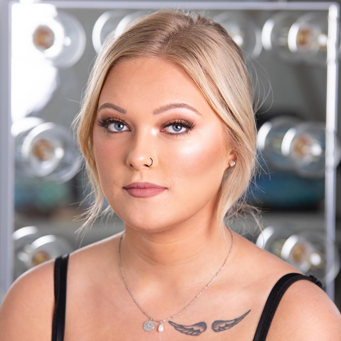 Bridal trial today for this queen 👸 💖✨

#bridalmakeup #bridalmakeupartist #harrisonburgmakeupartist #vamua #weddingmakeup #weddingmakeuplooks #weddingmakeupartist #glowymakeup