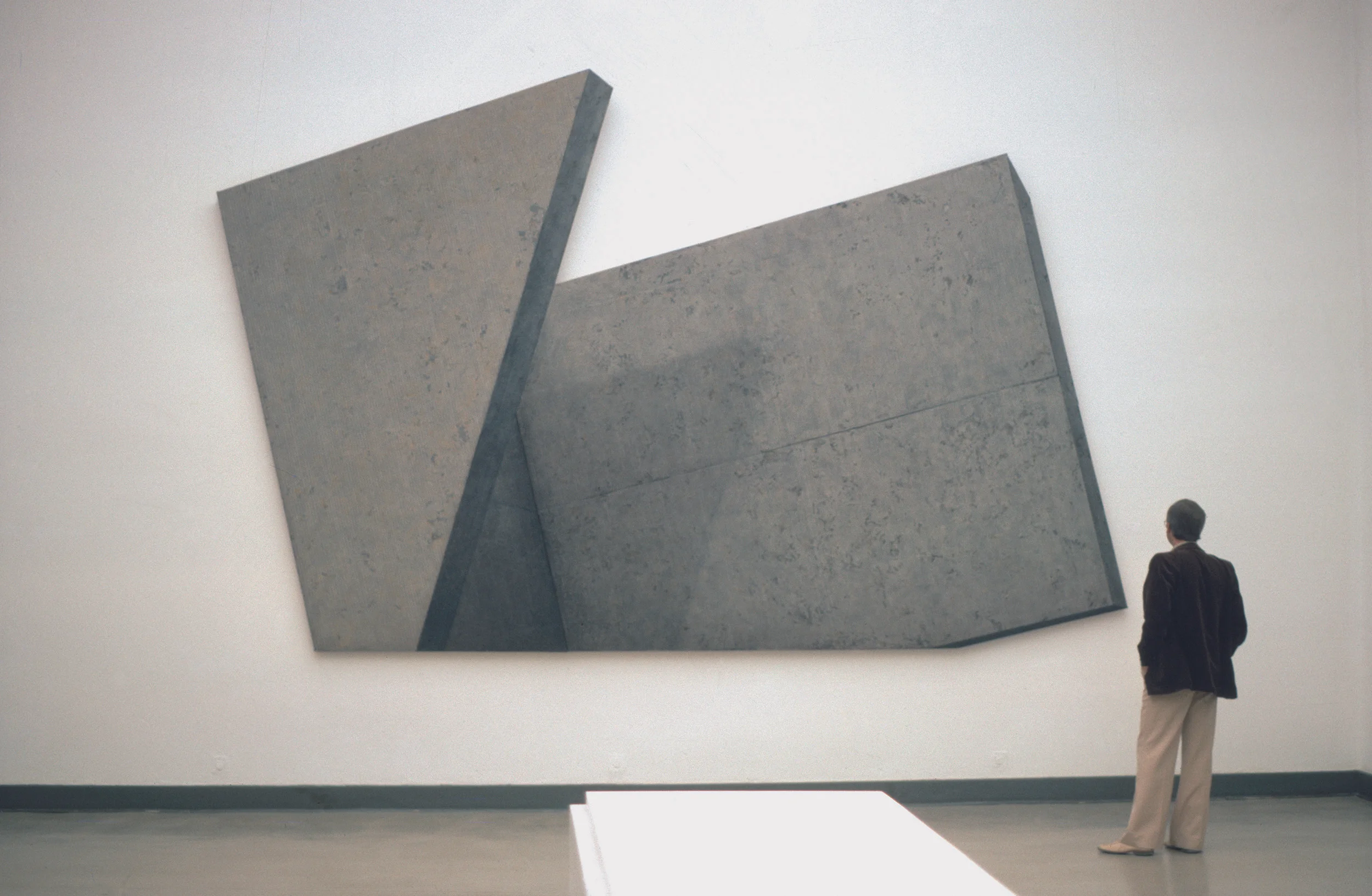 Torso II ,1980 Torso II Sand auf Leinwand, dreiteilig 320x500cm