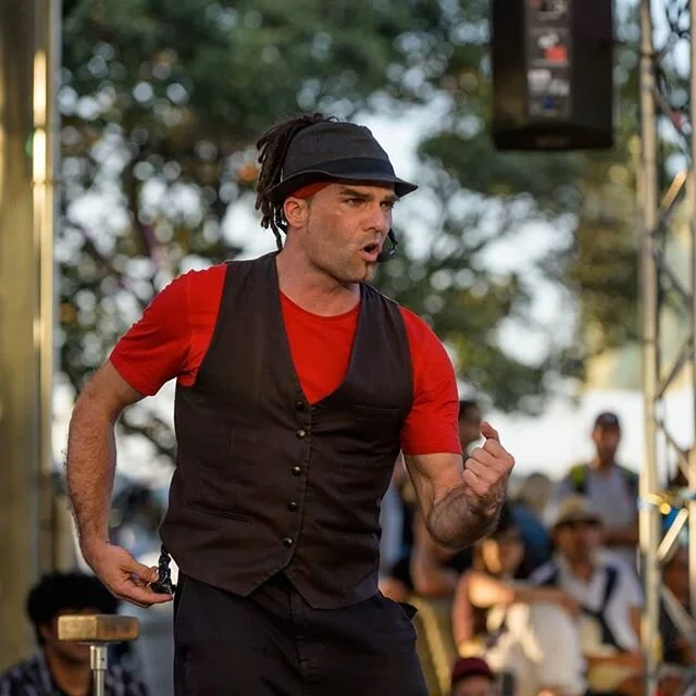 Vince fires up the crowd before another one of his amazing shows.⁠
.⁠
.⁠
.⁠
.⁠
.⁠
#auckland #visitauckland #aucklandphotographer #aucklandcity #northisland #nz #newzealand #street #streettheatre #busker #busking #festival #art #streetperforming⁣ #str