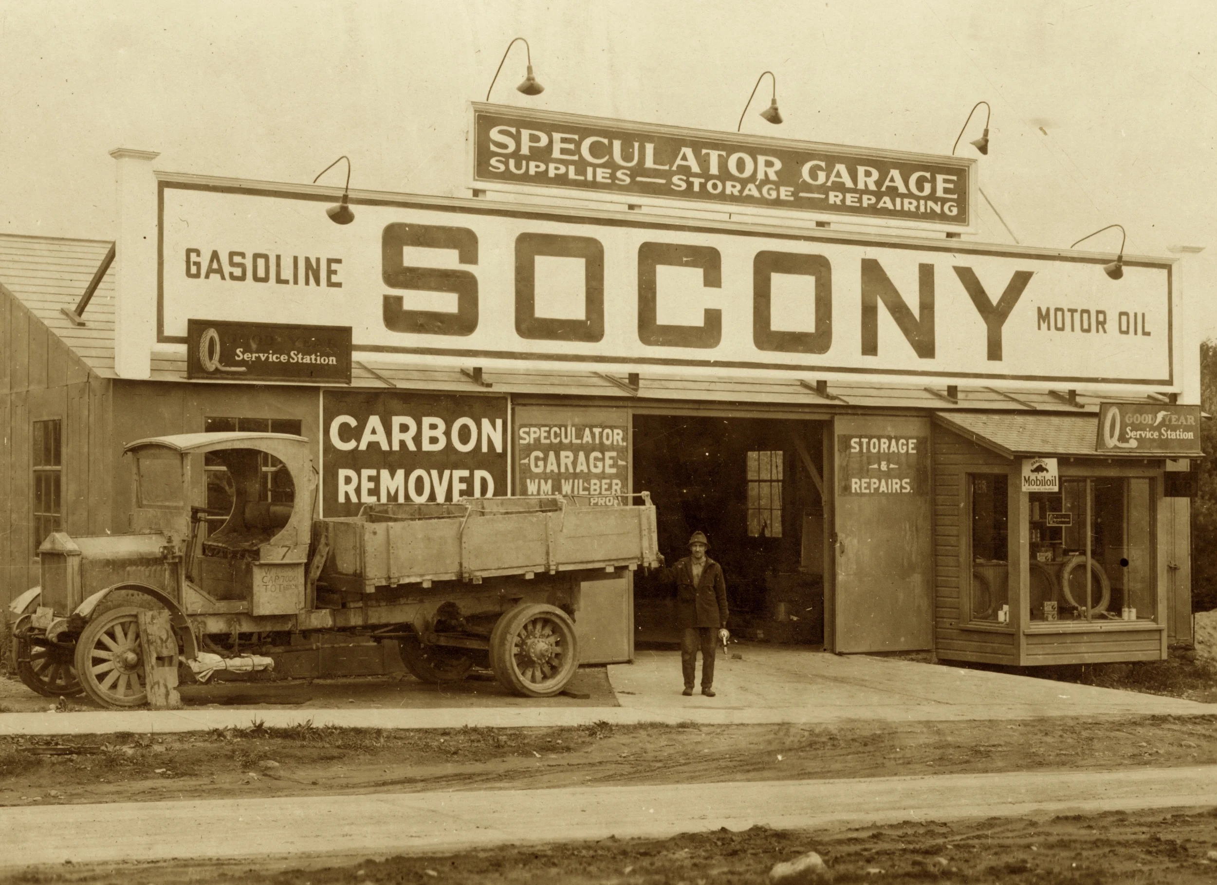 SpeculatorGarageWilburDowneyEdited.jpg