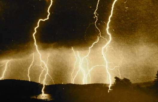 LightningPiseco1900SlideEdited.jpg