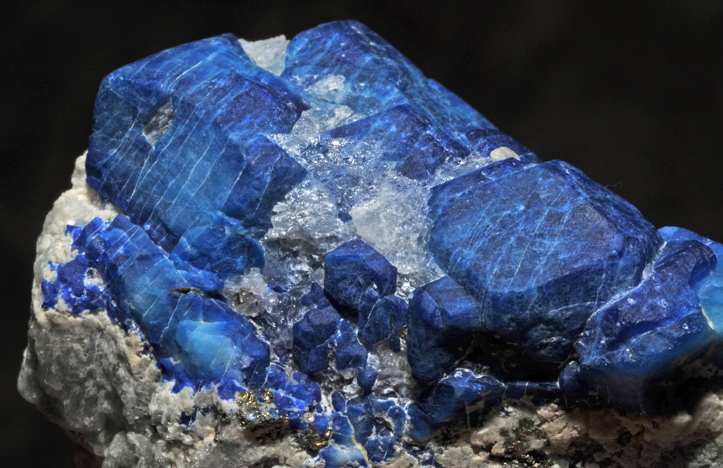 afghanite-872368.jpg