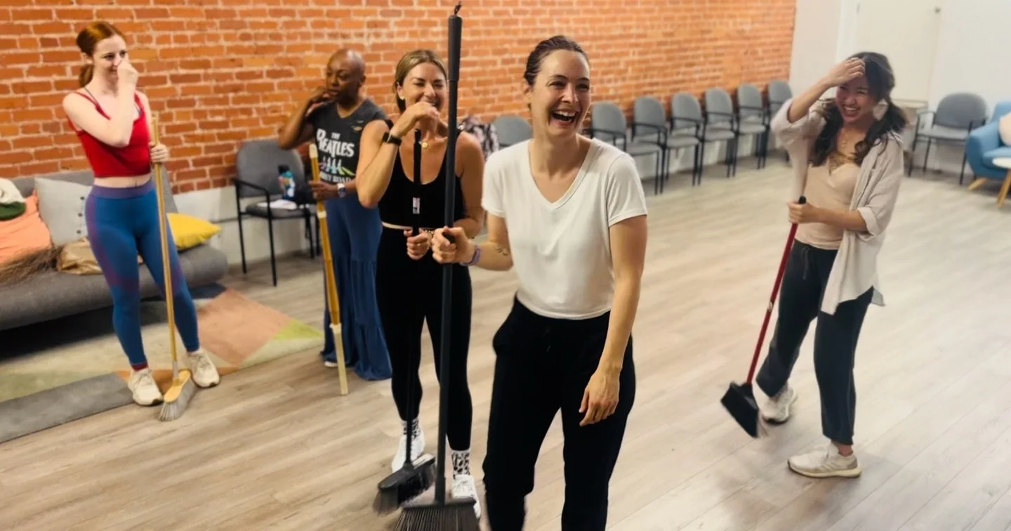 All smiles after a great dance rehearsal! 😁🧹🧙@savannahschoenecker @hillbills_ @theangeljdavis @chloehaven @ashleebuchananofficial @aboutthework #dance #choreography #witches #macbeth