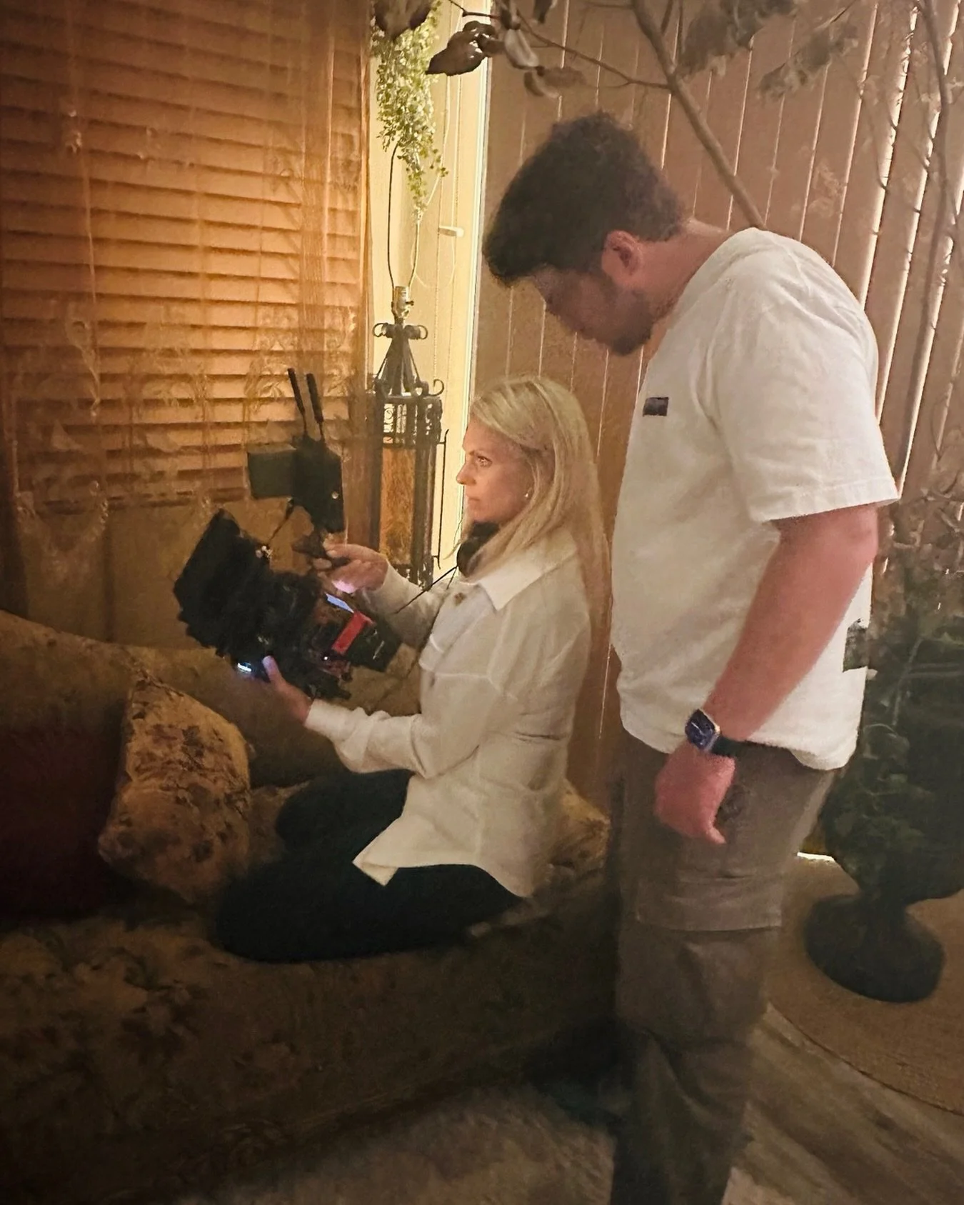 When you gotta get that shot off the mirror for the most beautiful framing&hellip; 👌🏻🎥😍 @brilliantandrew @mattbethmovie #director #producer #cinematography  #actress #shakespeare