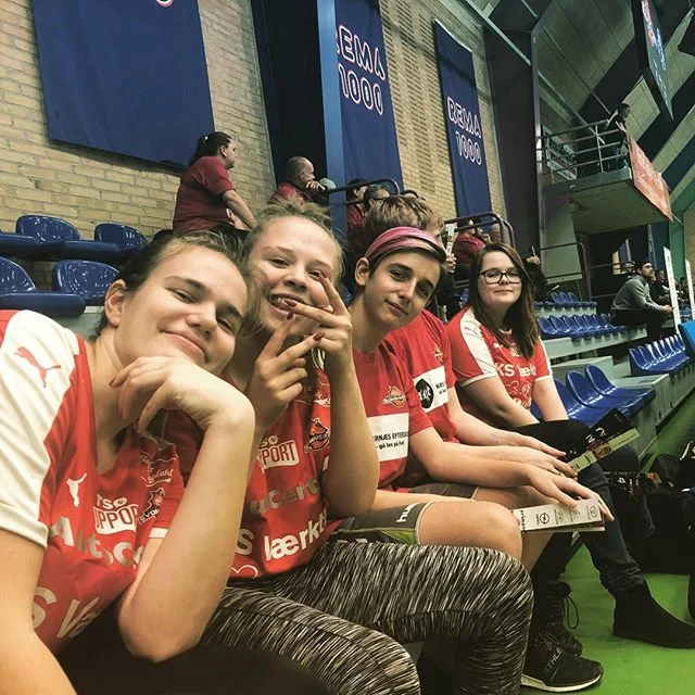 Mange blev det ikke til. Men 4 elever tog dig med. Og en gamle elev er her også. @teamsydhavs #håndbold #søndag