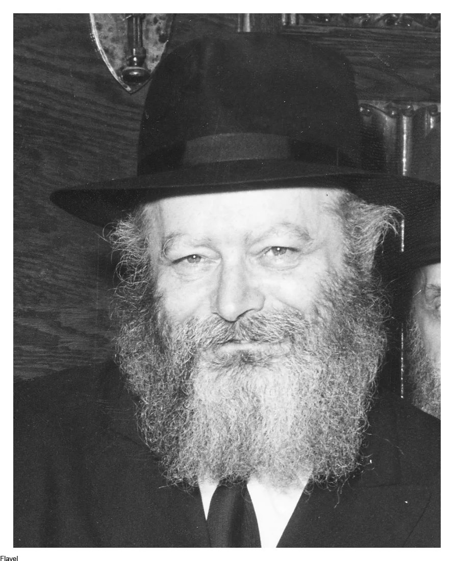 REBBE smiling officina.jpg