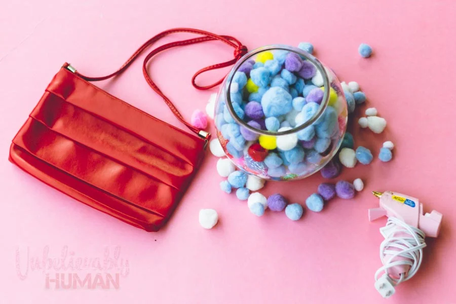 DIY Pom Pom Purse (1 of 4).jpg