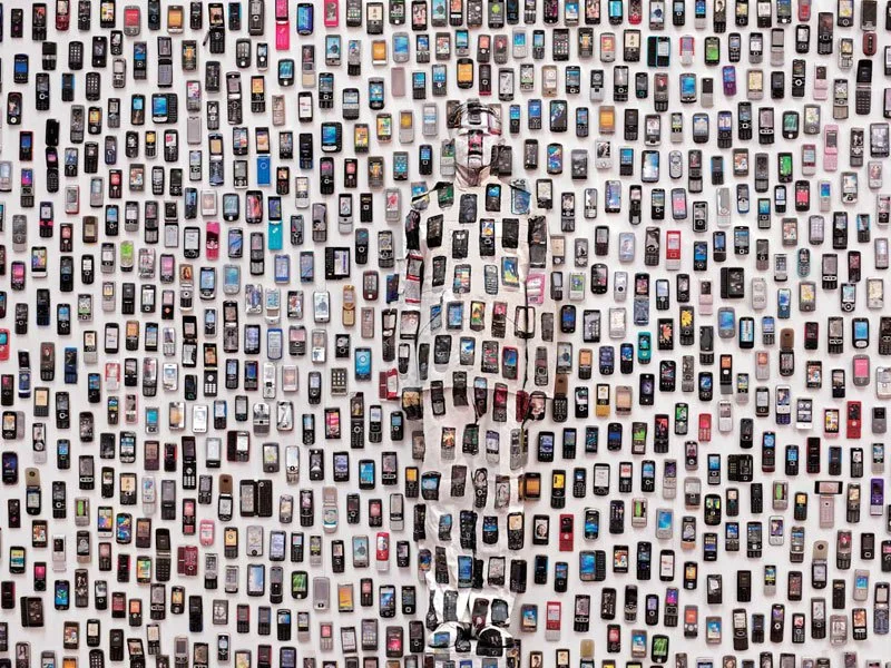 liu-bolin-art-hi-res-hide-in-the-city-china-camouflage-painting-26.jpg