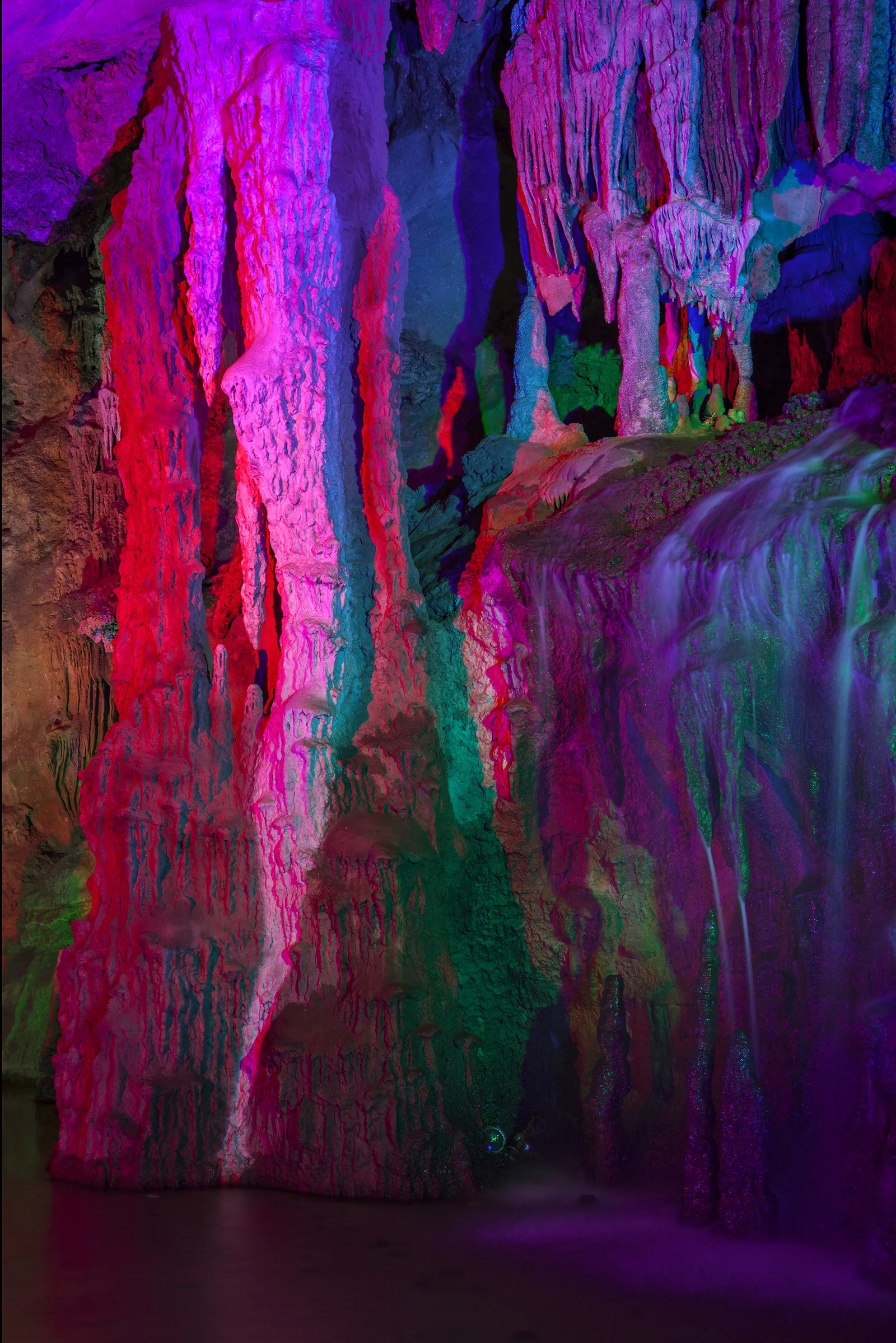 10476-13107932-Cave_V_web_6_jpg.jpg