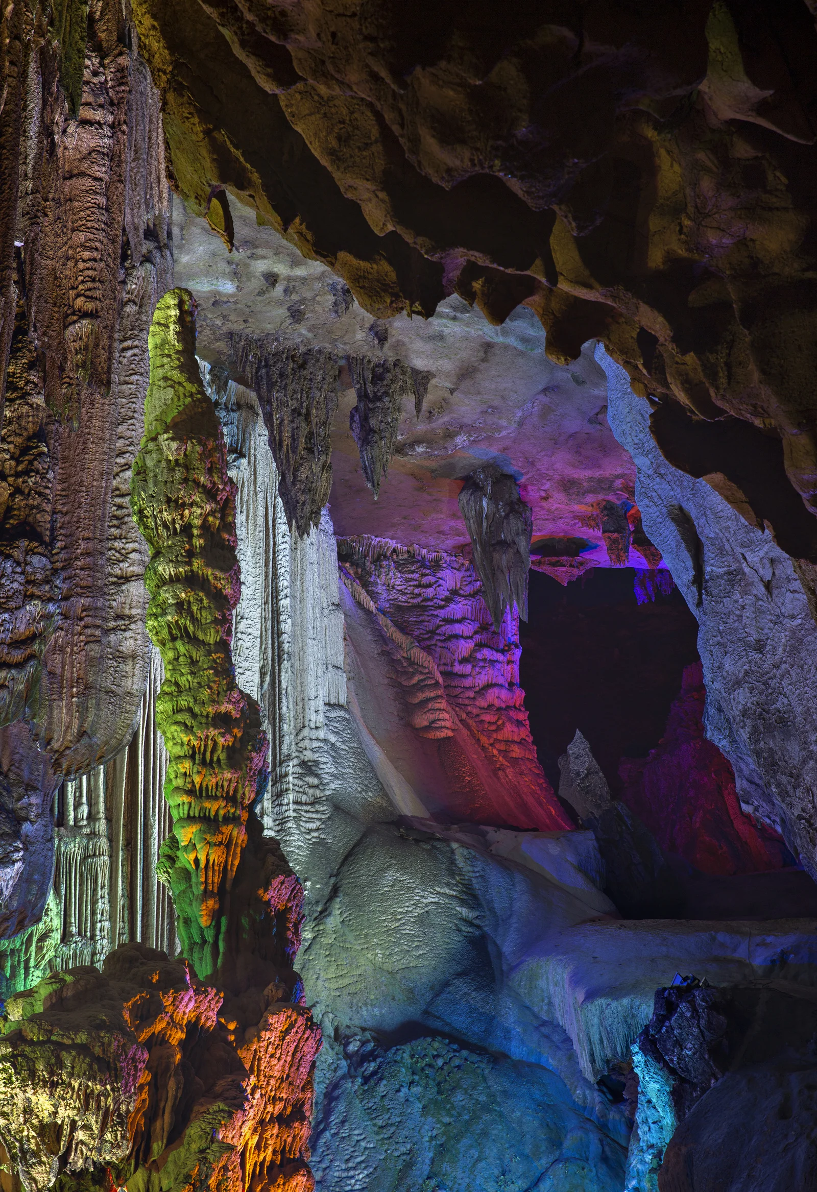 10476-13107993-Cave_V_web_24_jpg.jpg