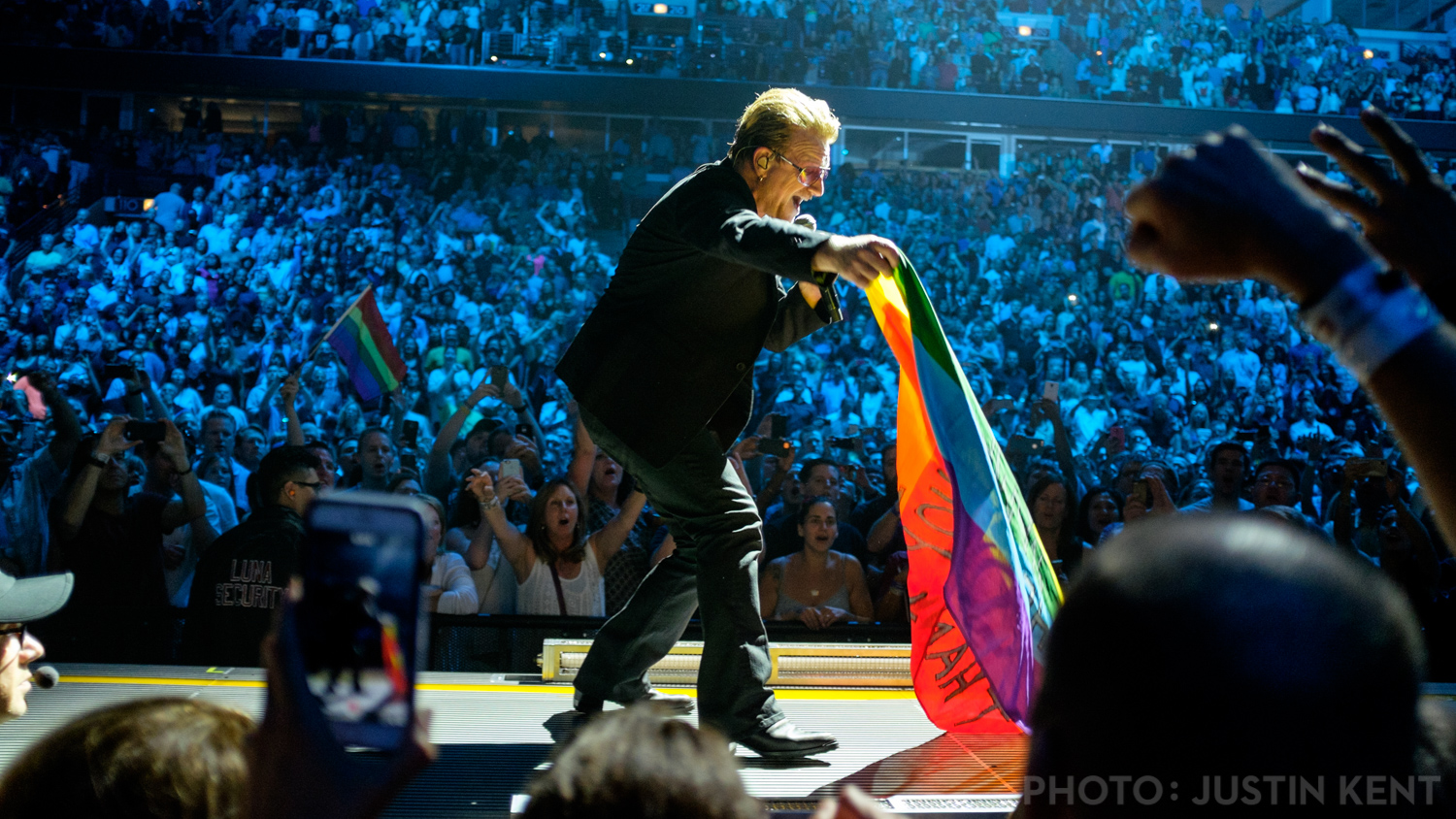 Bono picks up David's flag