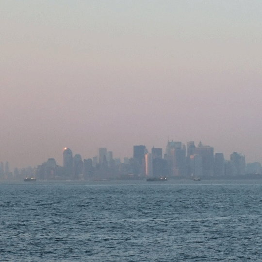 nyc-statue-animate-no-text.gif