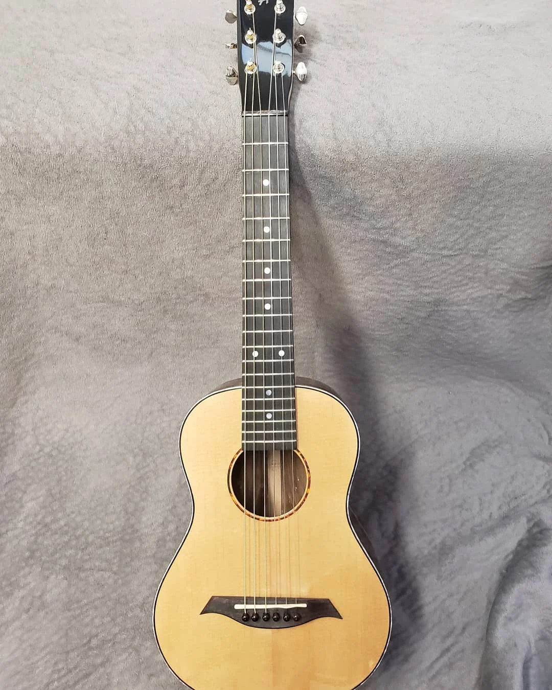 Guitalele 1.jpg