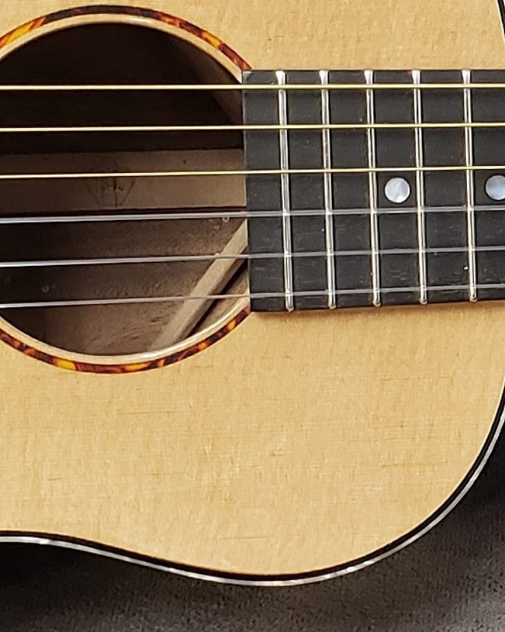 Guitalele 2.jpg