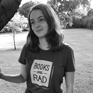 Isabel H.
Editor