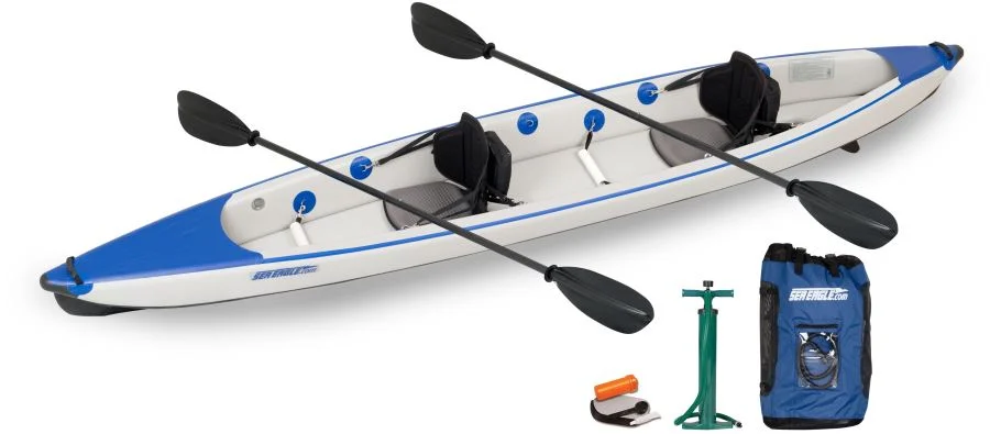 The RazorLite Pro Carbon package comes with the backpack, a pump, and light carbon fiber paddles.