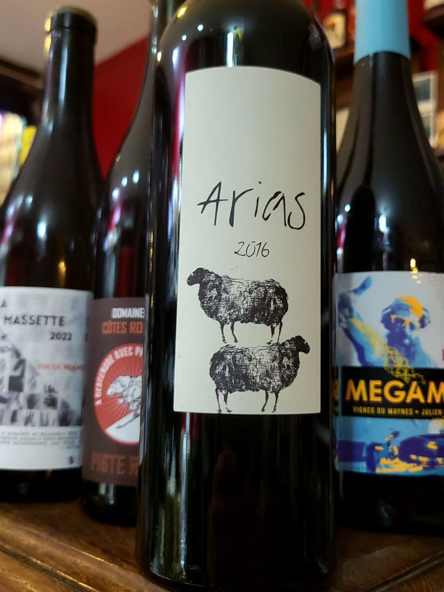 Quelques arrivages de la semaine &agrave; retrouver sur table et &agrave; emporter !!!!

@xoanarias
@tomlubbe 
@domainemonierperreol 
@maison_valette 
@imanol.garay 
@closdesvignesdumaynes 
@vins_alexandreplassat 
@cotes_rousses

18h30 - 00h30 !!

#b