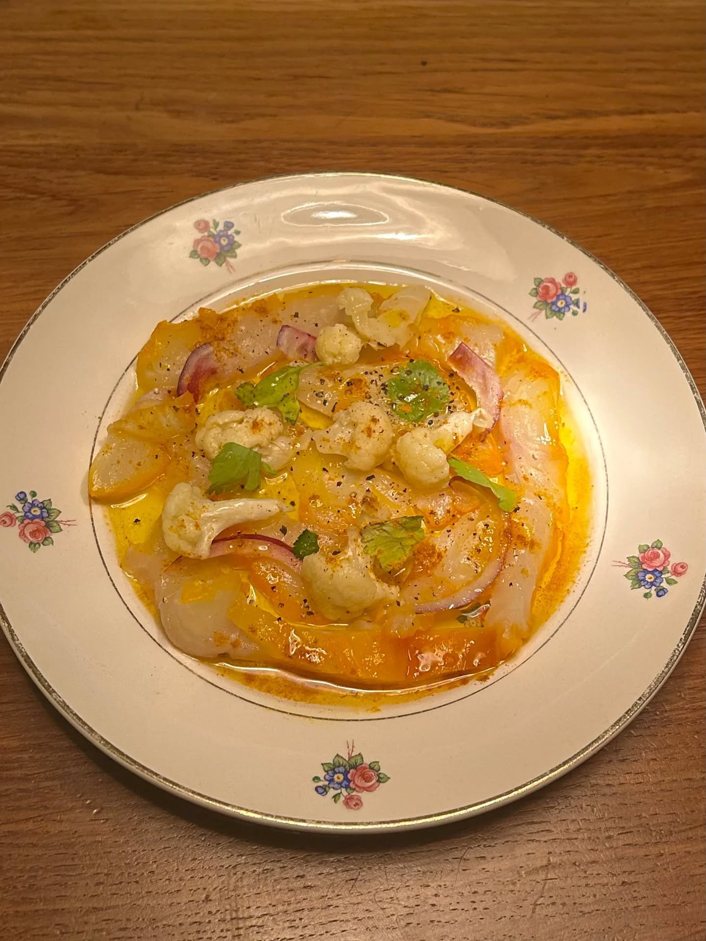 Assiettes du moment

Haddock fum&eacute; au curry, 
choux fleurs rotis

Blinis, Burrata, pesto de brocolis, 
pickles d'oignons rouges 

Menu de plats a partager (ou pas)

#winebar #vinnature #cuisinemaison @lacaveduballonrouge