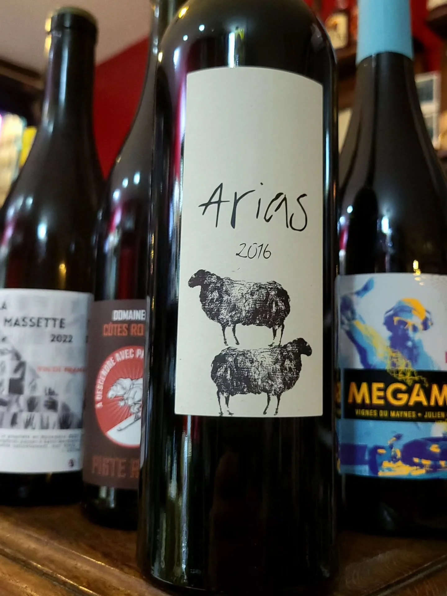 Quelques arrivages de la semaine &agrave; retrouver sur table et &agrave; emporter !!!!

@xoanarias
@tomlubbe 
@domainemonierperreol 
@maison_valette 
@imanol.garay 
@closdesvignesdumaynes 
@vins_alexandreplassat 
@cotes_rousses

18h30 - 00h30 !!

#b