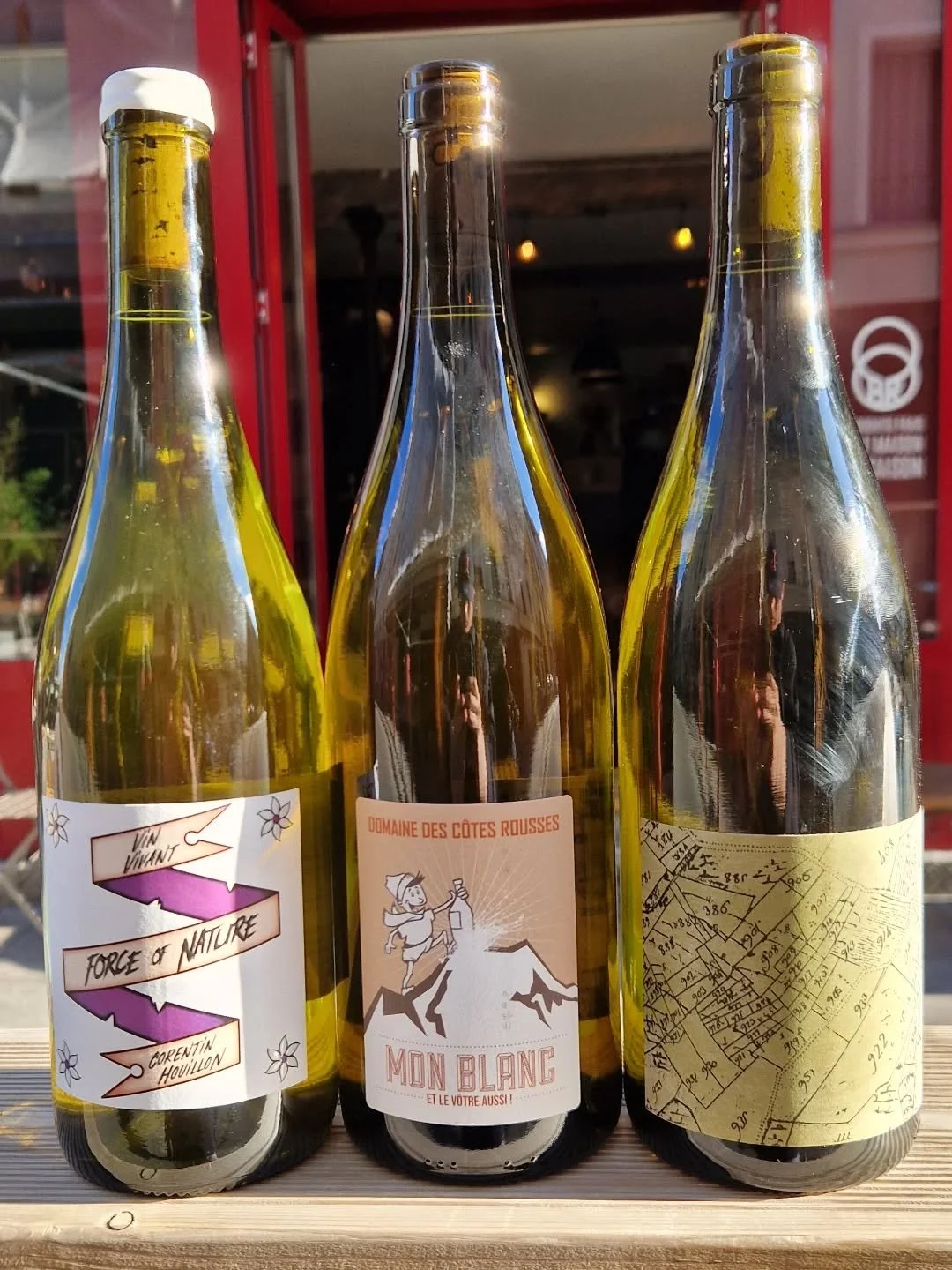 Quand la fra&icirc;cheur de la Savoie s'invite au Ballon Rouge 

@corentin_houillon 
@coteauxdesgirondales 
@domainedescotesrousses
@iroma_fr
@marieluciechineusedevins 

Le Ballon Rouge mar - sam // 19h - 00h30

#baravinparis #biodynamie #vinnature #