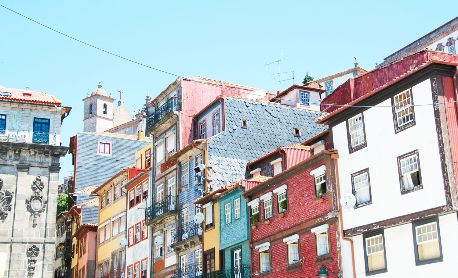 colorful-buildings-porto-portugal.png