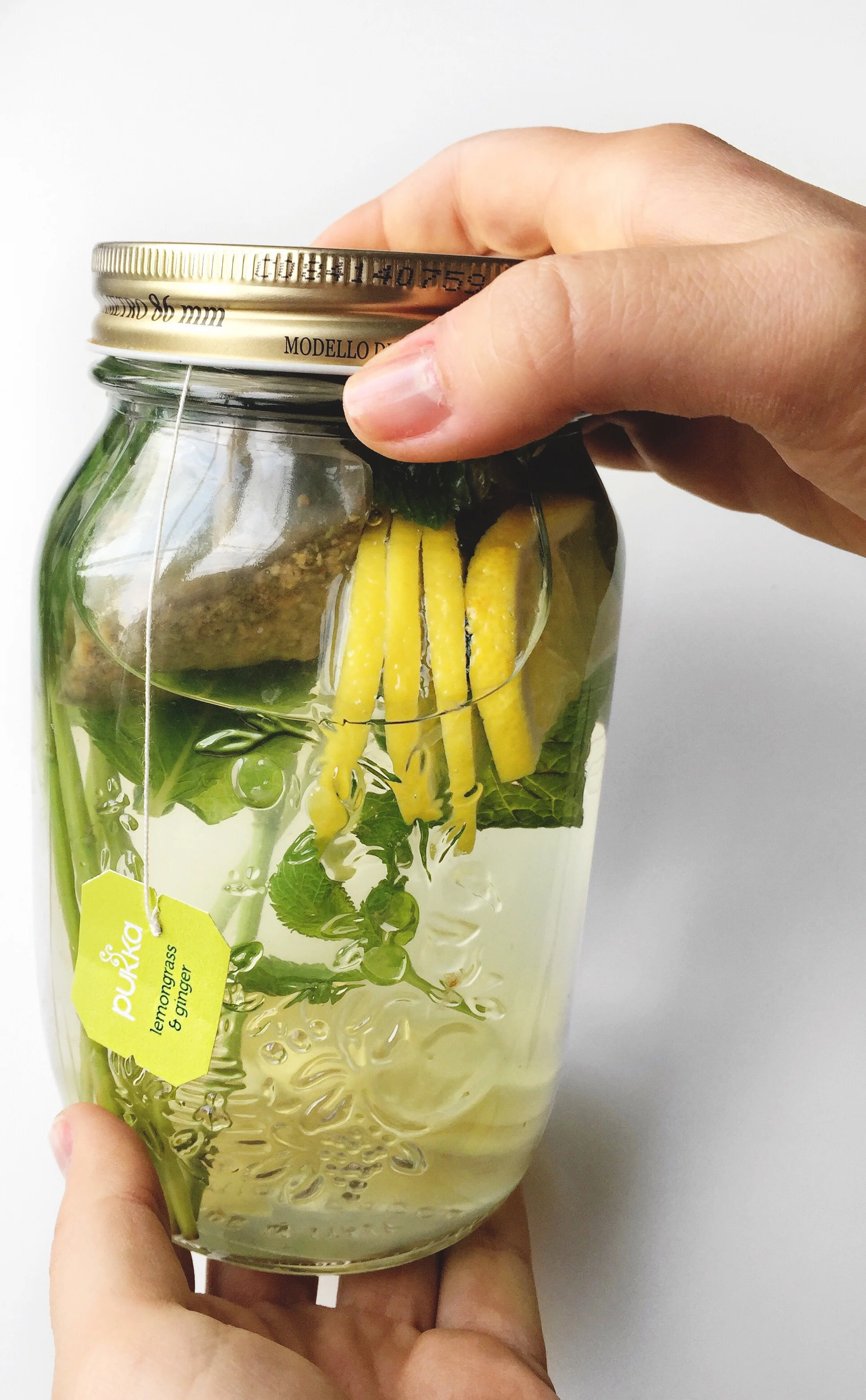 lemon-ginger-mint-detox-tea.jpg