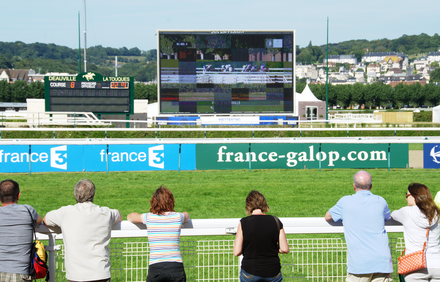 horse-races-normandy.png