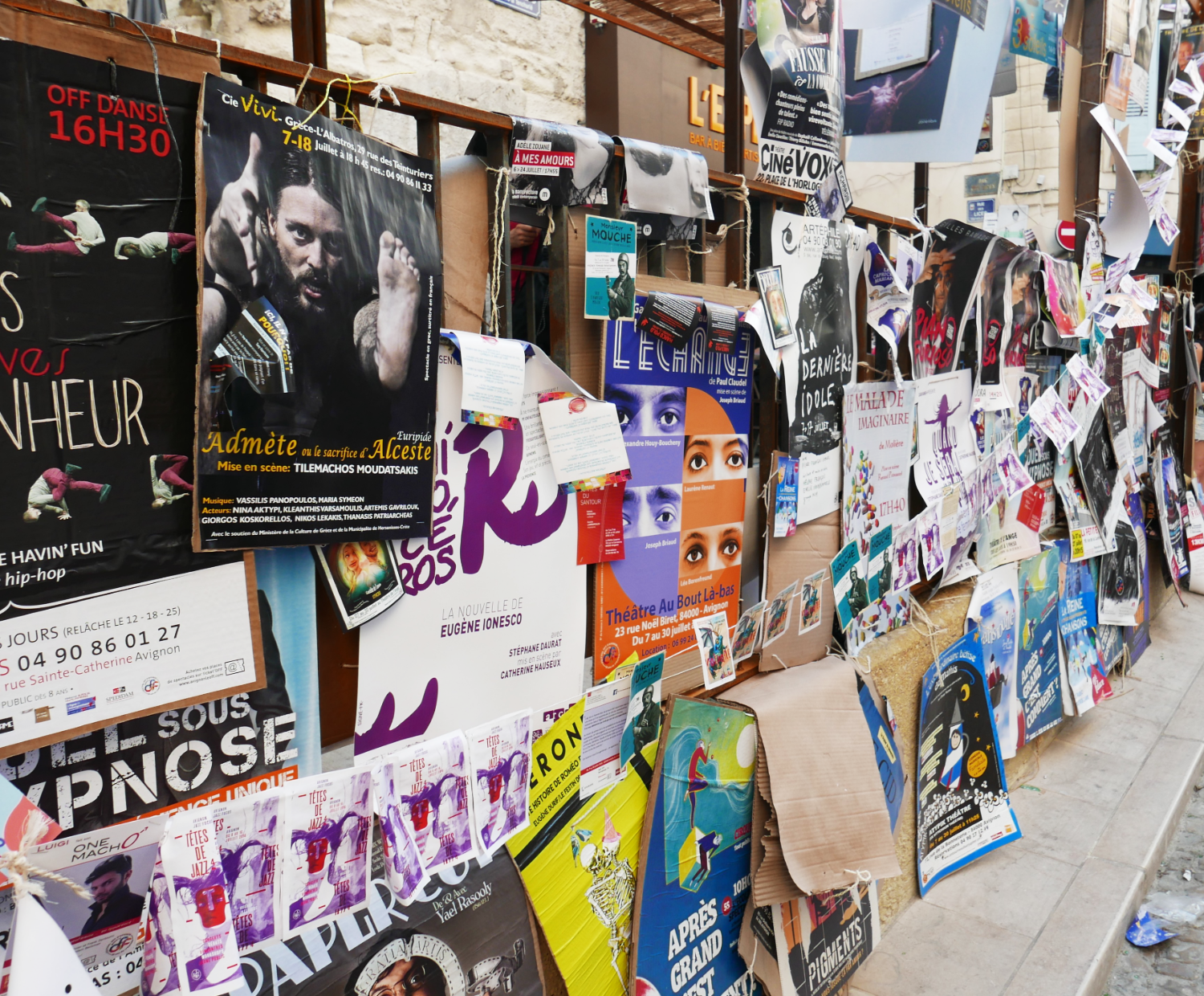 avignon-festival-flyers.png