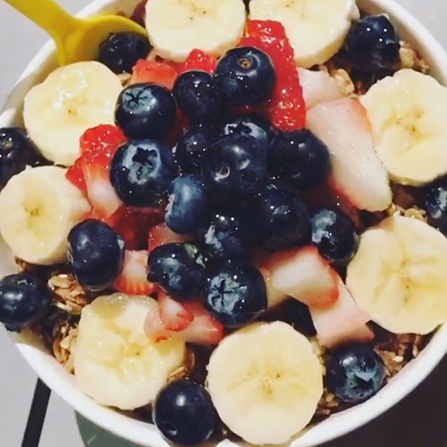 Let&rsquo;s end #EATSweek on a fun note! Today only, enjoy our Classic Acai Bowl for only $5, exclusively on the @UberEATS app.
#acai #letsspoon