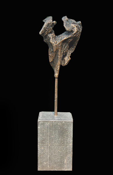 "Art" afm.13 x 12 x 45 cm. Brons op hardsteen.