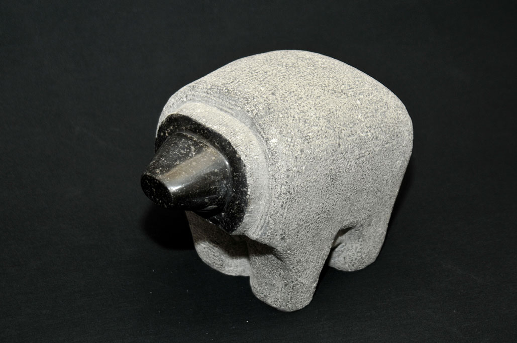 "Grizzly" Hardstenen object afm. 25 x 14 x 20 cm.