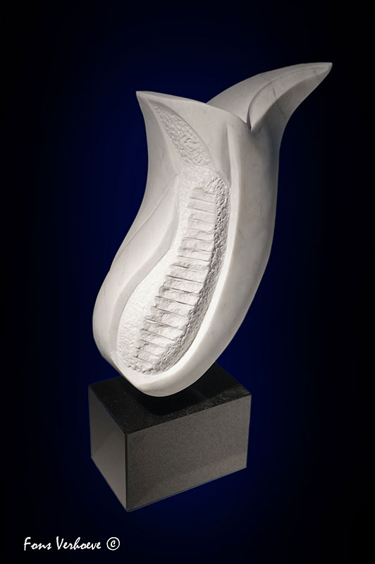 Wit marmeren beeld "Genesis"