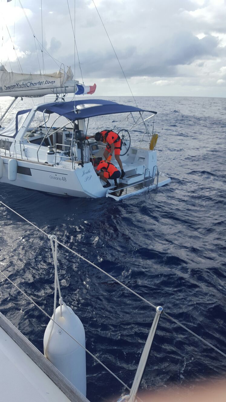 Guadeloupe CG on board trying to fix the problem