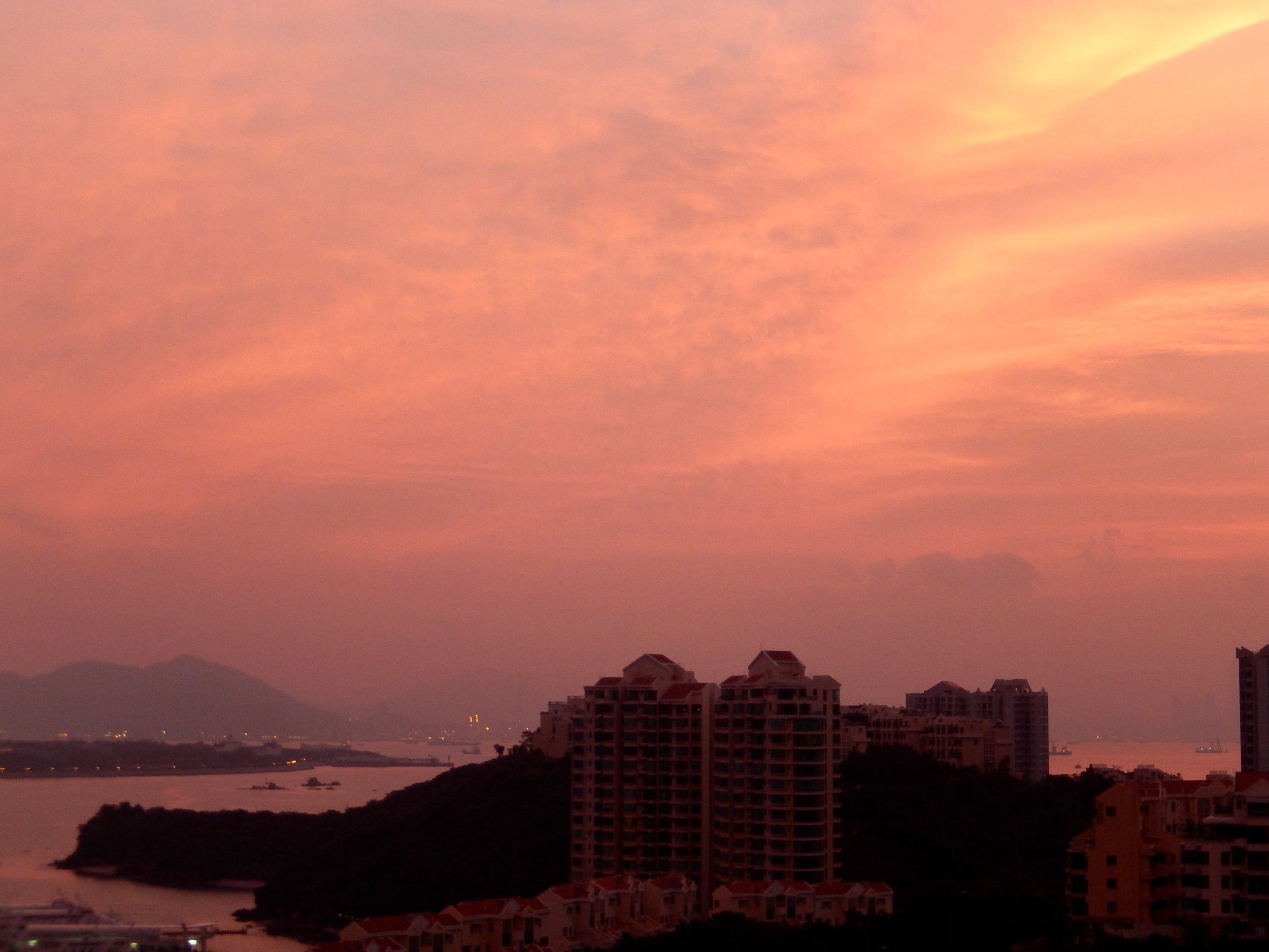 Hong Kong-Sunrise-Discovery Bay.jpg