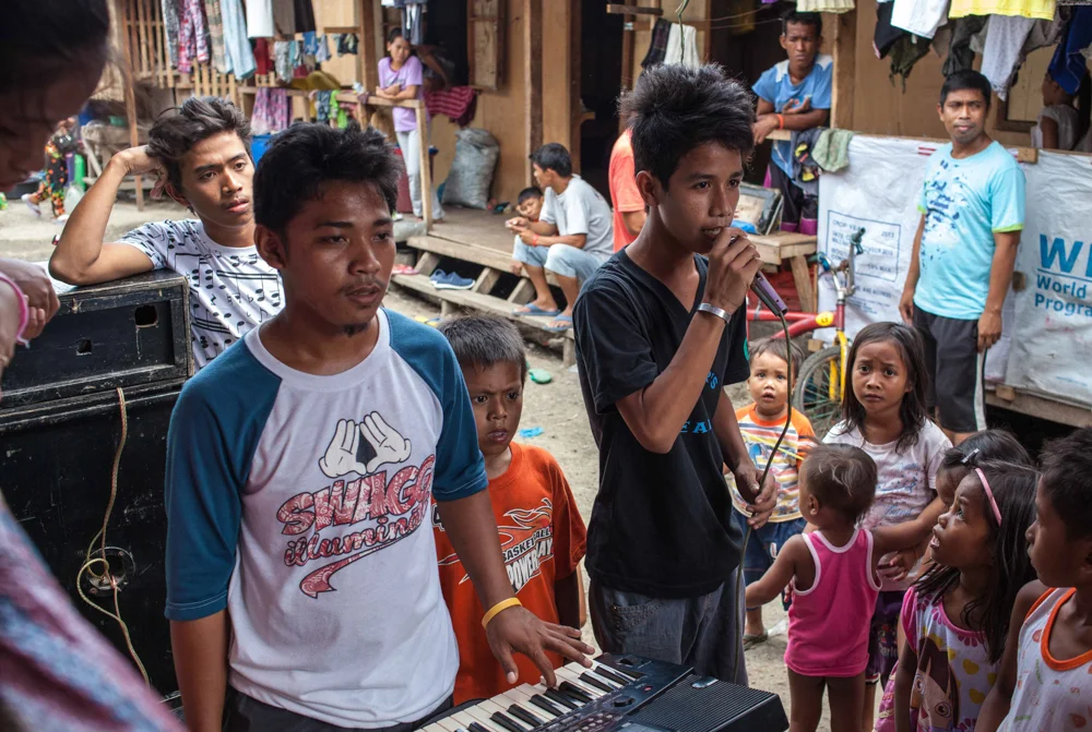  Teenagers sang&nbsp;Evacuate, a song they composed to&nbsp;reflect&nbsp;on displacement and a hope that it will never happen again.&nbsp; 