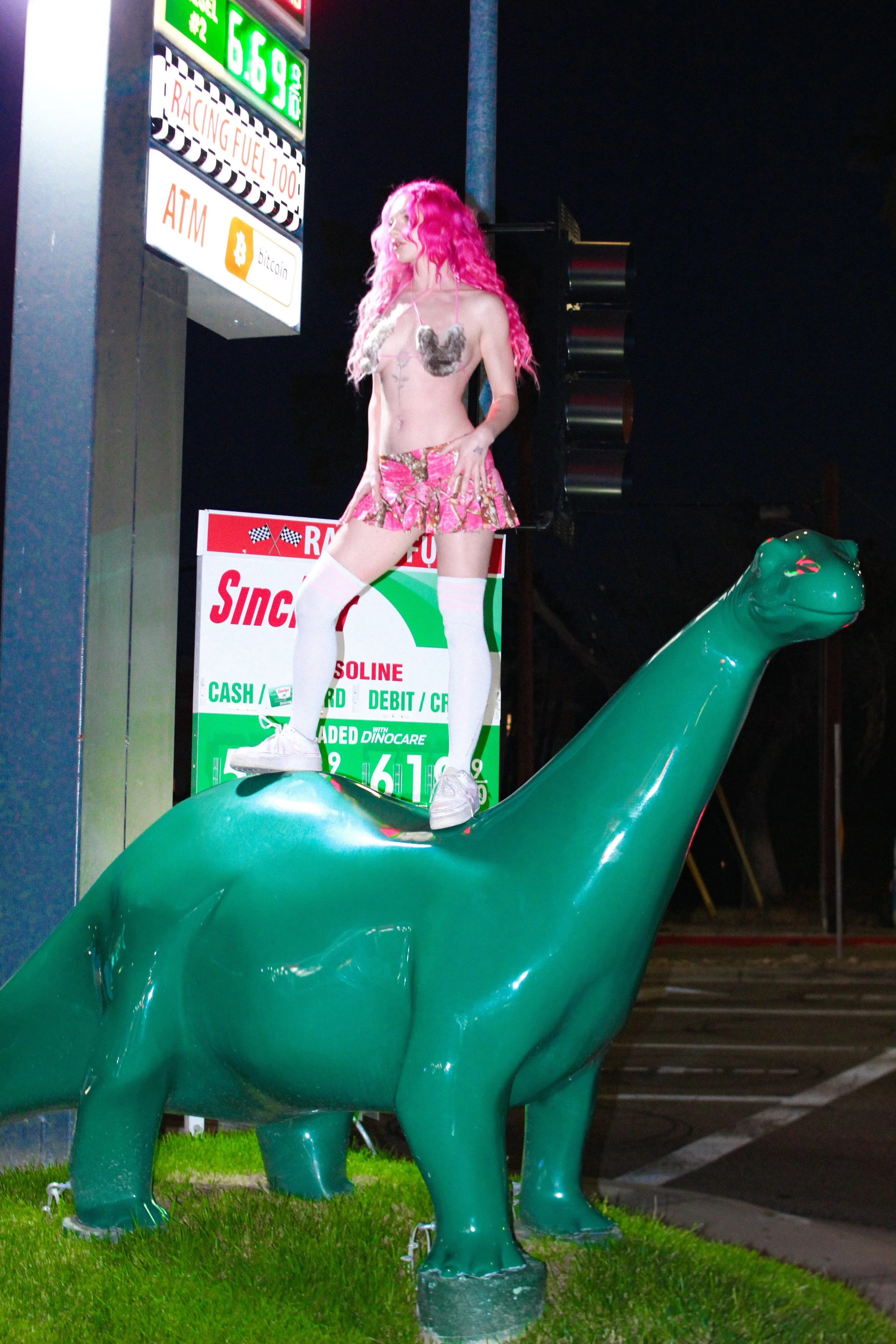 Loki Dinosaur Stand 1.jpg