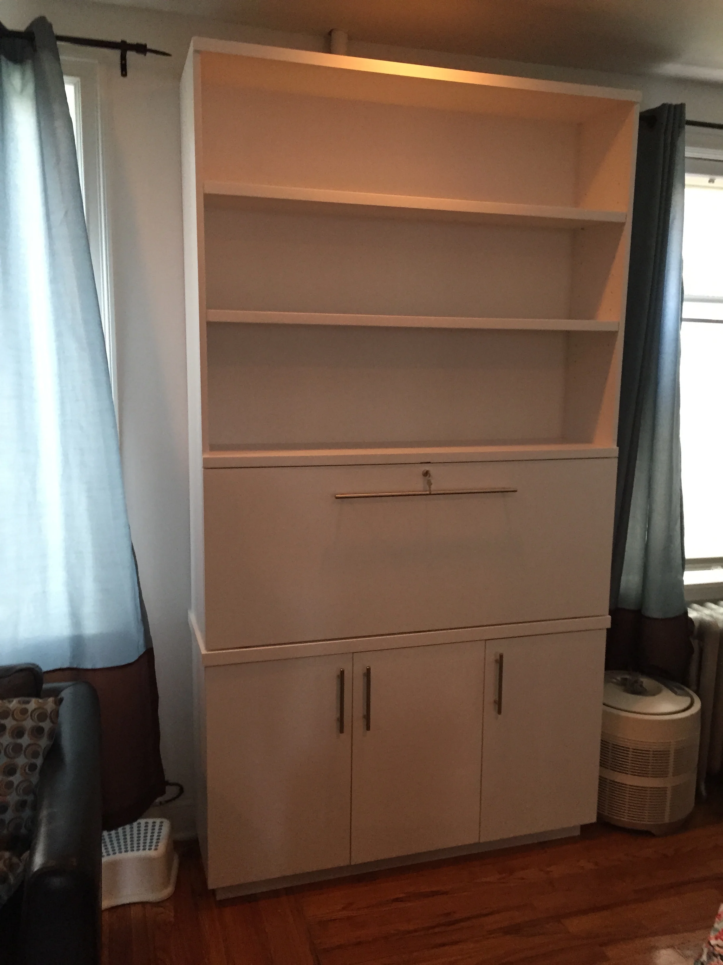Wall unit with cabinets and a fold-out desk (closed)
