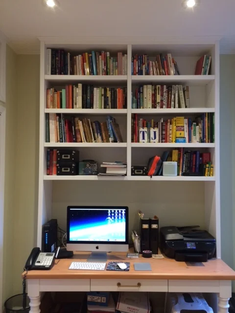 Desk unit with bookshelves