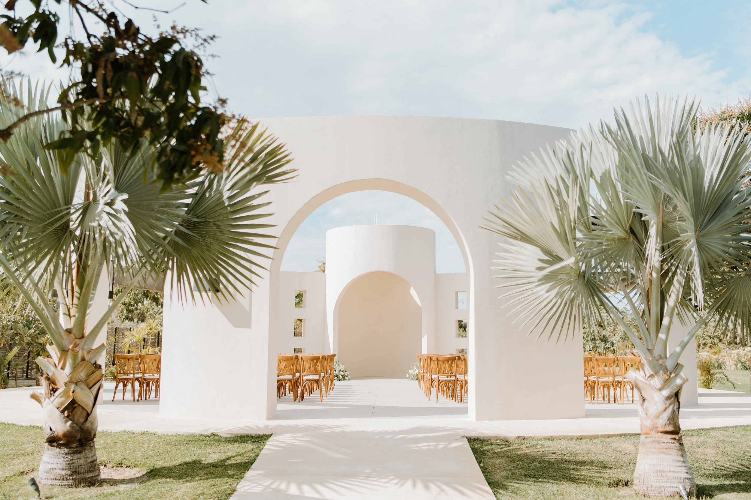      &nbsp;      const searchread_6426c65891488b3658010b85 = `CABO WEDDING
SAN LUCAS CABO, MEXICO
Nicole and Joel tied the knot at the beautiful Baja Luna venue in Cabo, Mexico. The venue seamlessly blends modernity with traditional Baja charm, provi