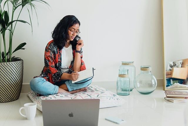 Calling all stay-at-home workers&hellip; Wait, that's all of us, right?? 😂

Can I show you a peek at my current work station? Working on the floor of my bedroom has never been this exciting. As a wedding professional with 5 years of home working exp