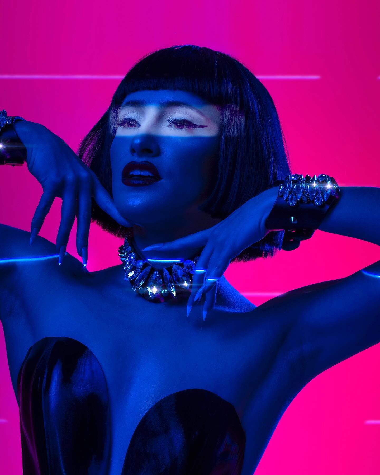 π retrofuturism π
@simonneedhamphotography 
#retrofuture #portrait