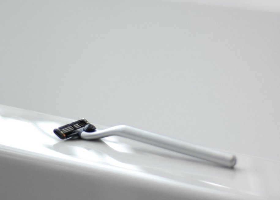 Classic Ockham Razor on  a bathtub