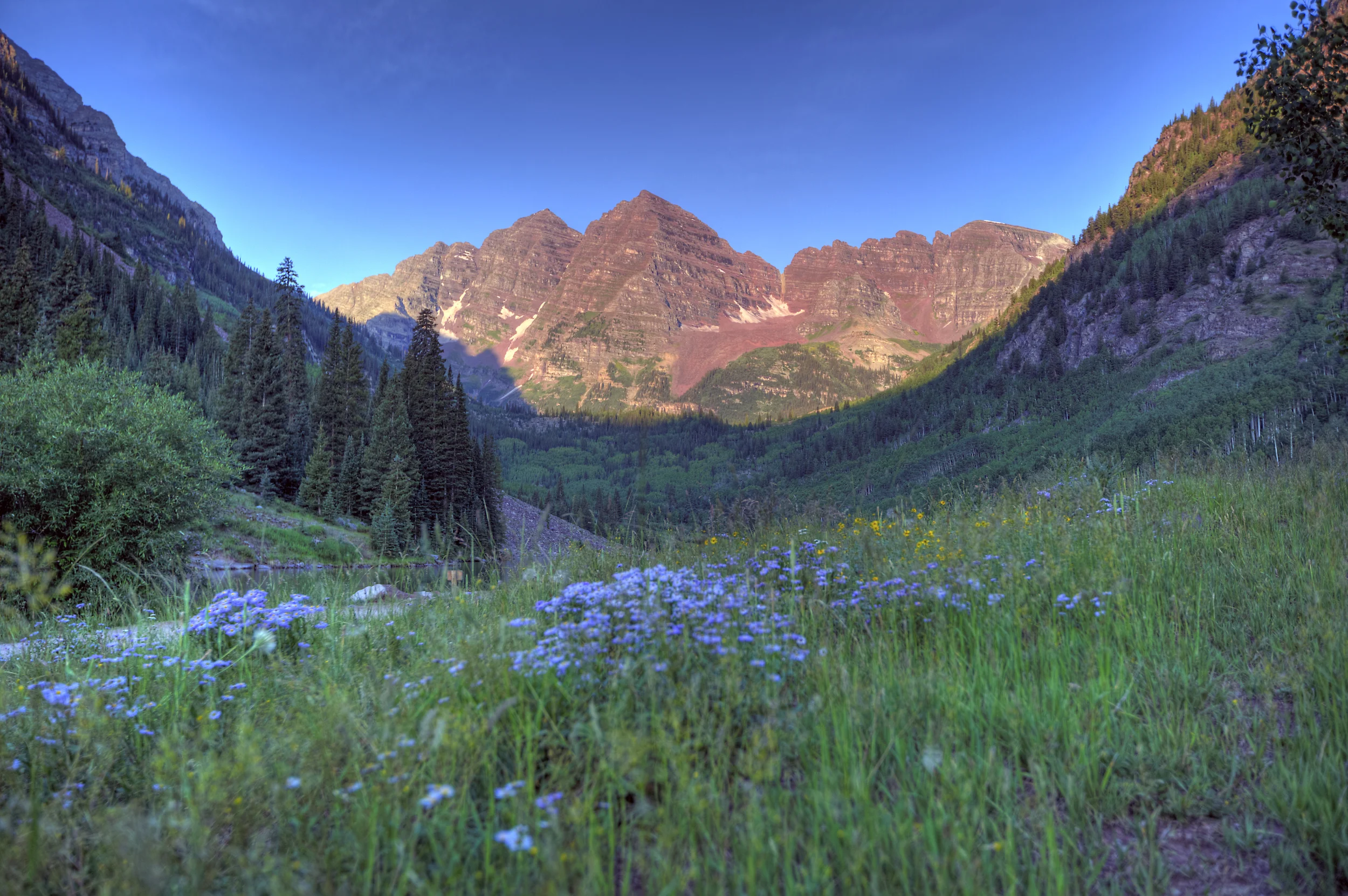 _V2A8906_07_08_09_10_tonemapped.jpg