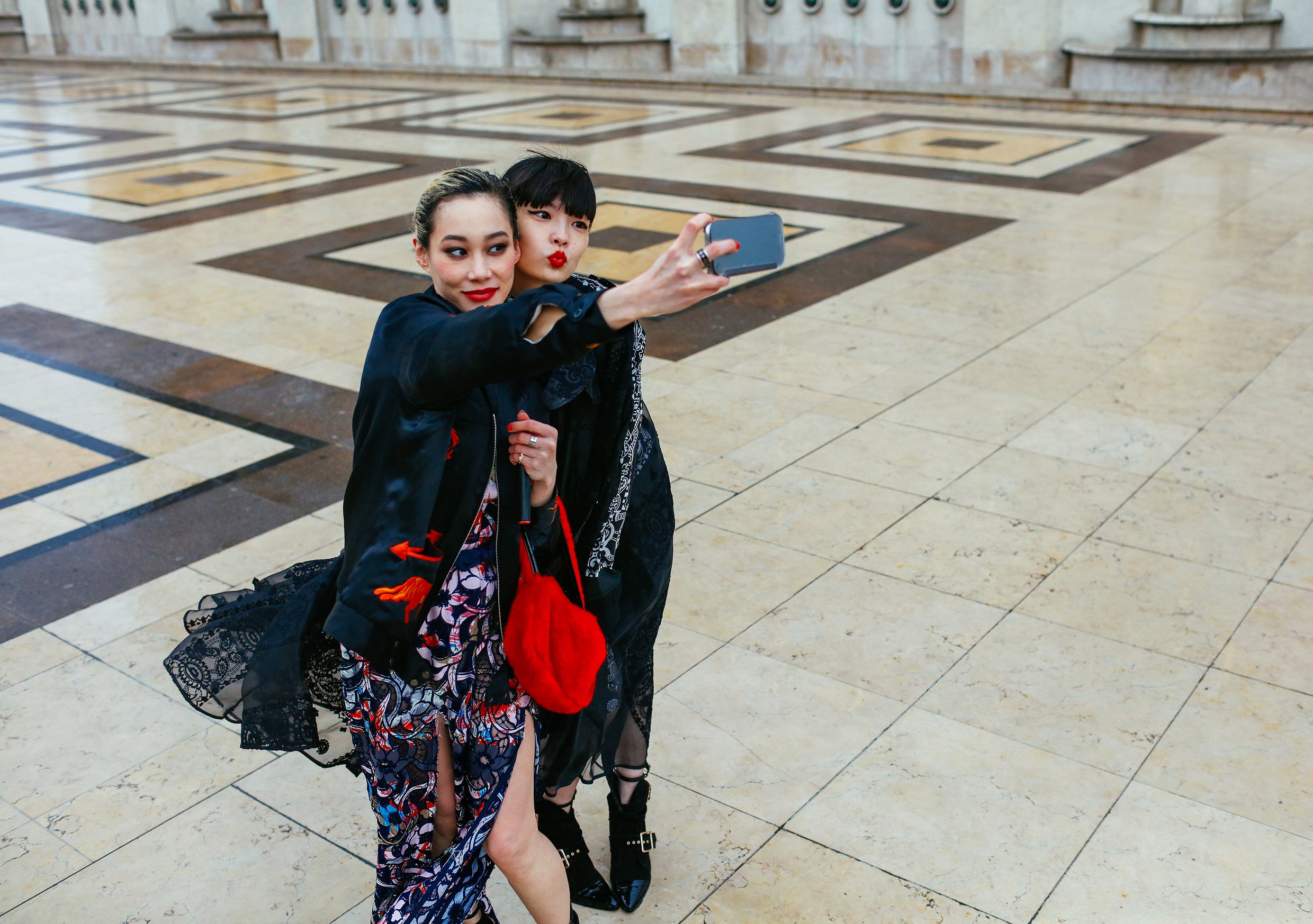 25-phil-oh-street-style-paris-fall-2016-rtw.jpg