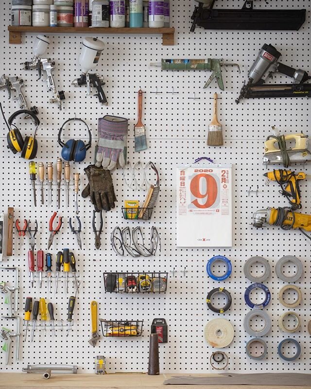 There is no reason to be bored, because there is always something to do.. | Shop organization..
.
.
&ldquo;Always be Knolling.&rdquo; @tomsachs
.
.
&ldquo;How to Knoll&rdquo;
.
&ldquo;1. Scan your environment for Materials, Tools, Books, Music, Etc. 