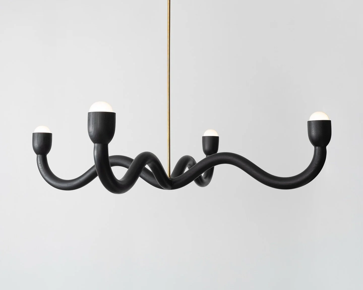 Charred Oak Squiggle Chandelier..
🔥 🪵 🔥 
.
Captured by @joeinstakramm
.
#interiorlighting #sculpturalfurniture #lightingdesign #interiordecor #chandelier