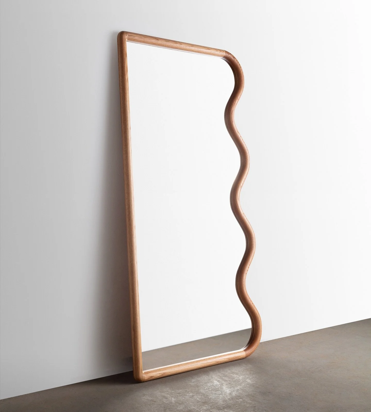 Red Oak Full Length Squiggle Mirror
〰️〰️〰️〰️〰️〰️〰️〰️〰️〰️〰️〰️〰️〰️〰️〰️〰️〰️〰️
Dims: 72&rdquo; x 34&rdquo; x 2&rdquo; 
.
Captured by @joeinstakramm 
.
#sculpturalfurniture #handcrafter #interiorstyling #collectables #madetoorder