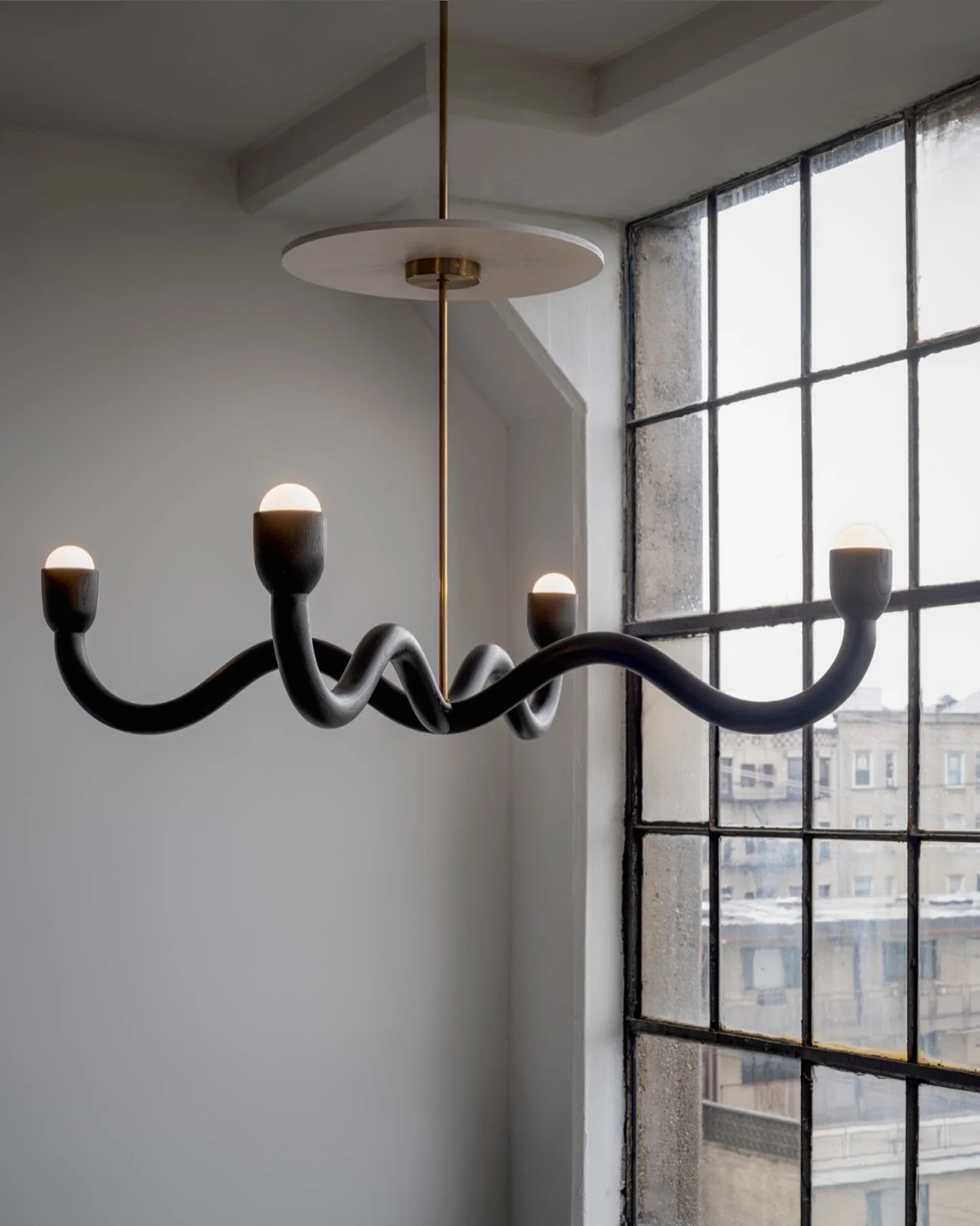 Ebonized Oak Squiggle Chandelier on view in our gallery space..🖤
.
#lightingdesign #interiorlighting #interiors #furnituredesign #sculpturalfurniture #interiordesigninspiration